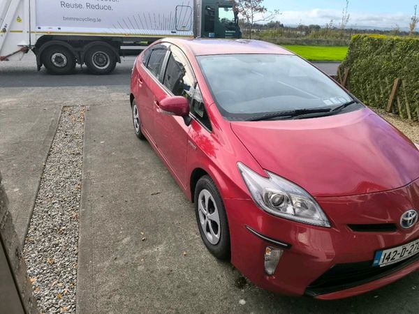 Toyota Prius Hatchback, Petrol Hybrid, 2014, Red