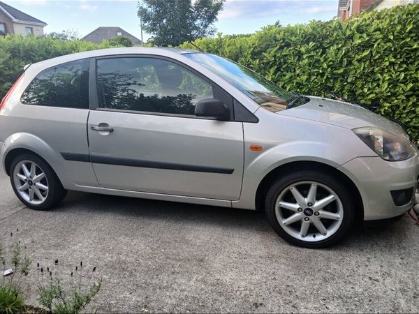 Ford Fiesta Hatchback, Petrol, 2007, Silver