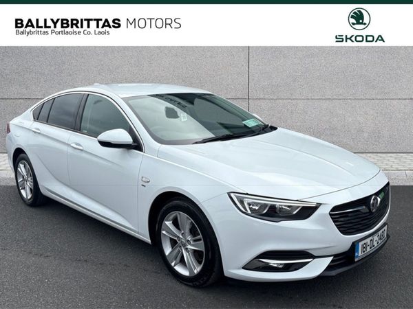 Vauxhall Insignia Hatchback, Diesel, 2018, White