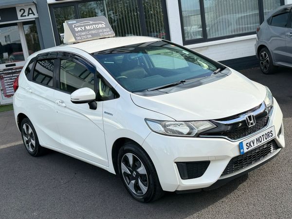 Honda Jazz Hatchback, Petrol Hybrid, 2017, White