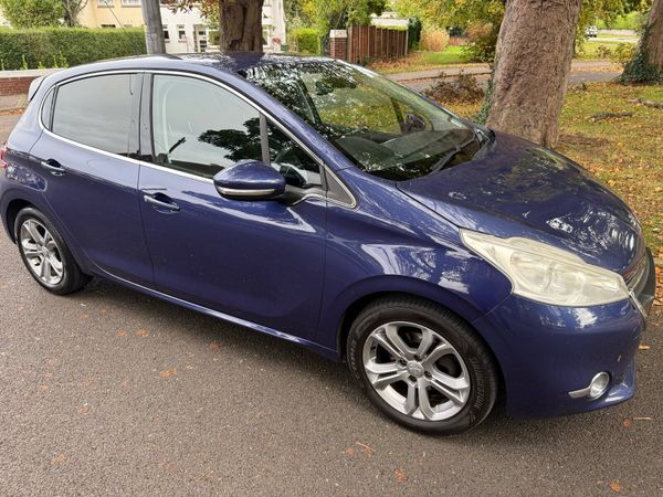 Peugeot 208 Hatchback, Petrol, 2014, Purple