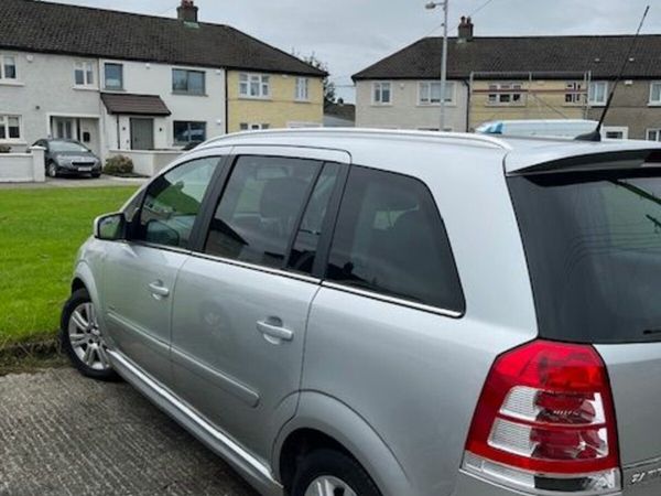 Vauxhall Zafira MPV, Diesel, 2011, Silver