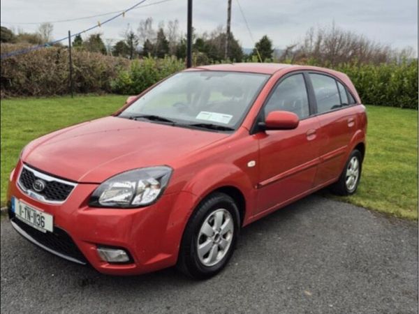 Kia Rio Hatchback, Diesel, 2011, Red