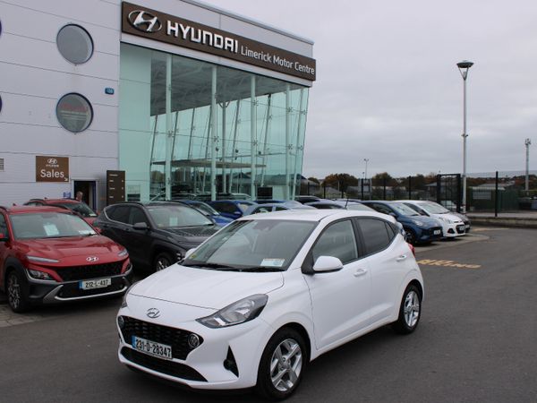 Hyundai i10 Hatchback, Petrol, 2023, White
