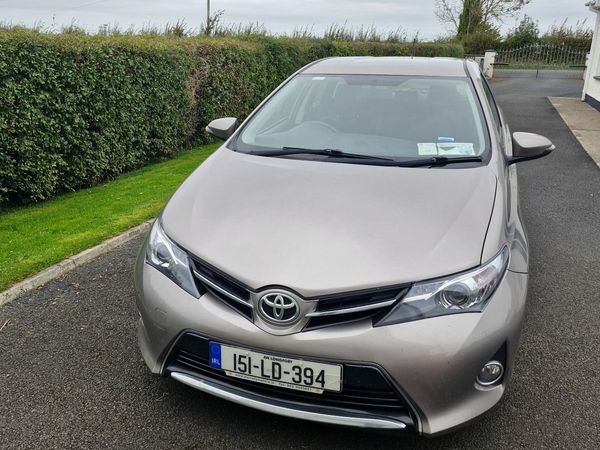 Toyota Auris Hatchback, Diesel, 2015, Bronze