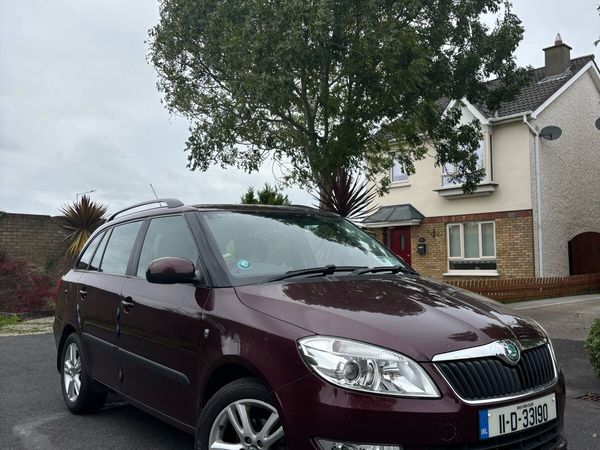 Skoda Fabia Estate/Jeep, Petrol, 2011, Red