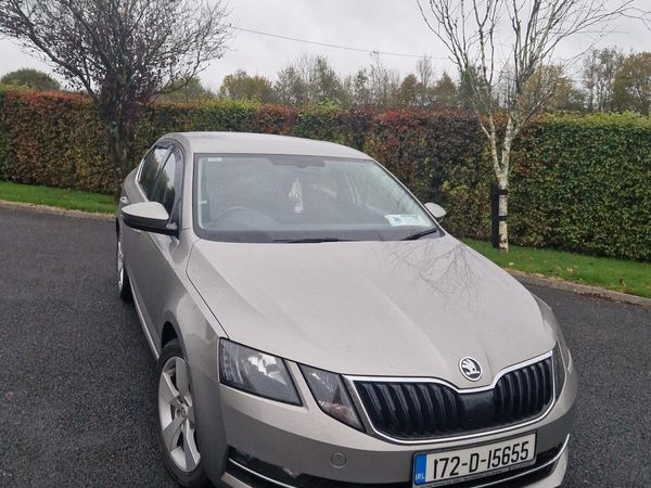 Skoda Octavia Saloon, Diesel, 2017, Yellow