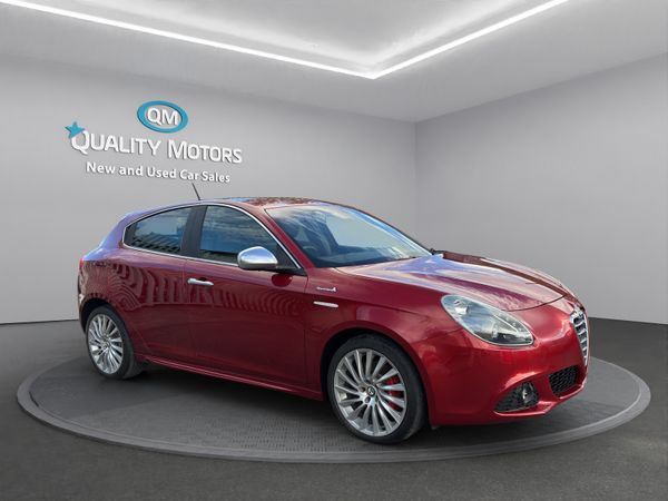 Alfa Romeo Giulietta Hatchback, Petrol, 2014, Red