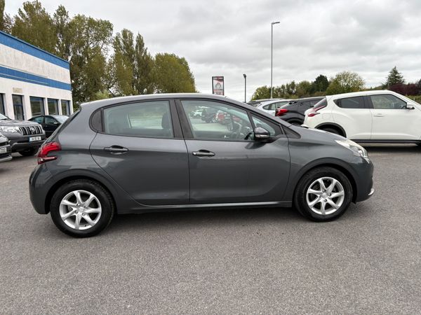 Peugeot 208 Hatchback, Petrol, 2016, Grey