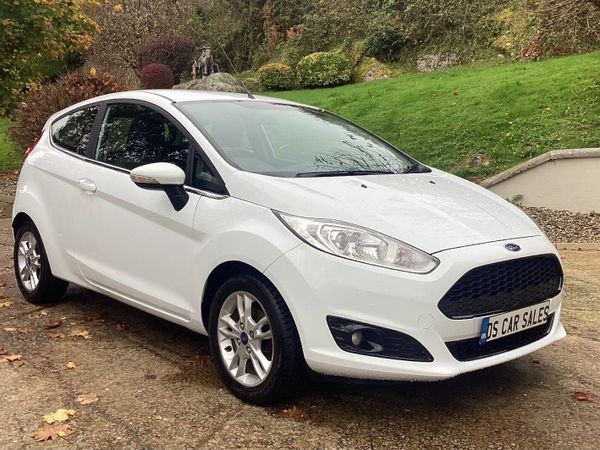 Ford Fiesta Hatchback, Petrol, 2015, White