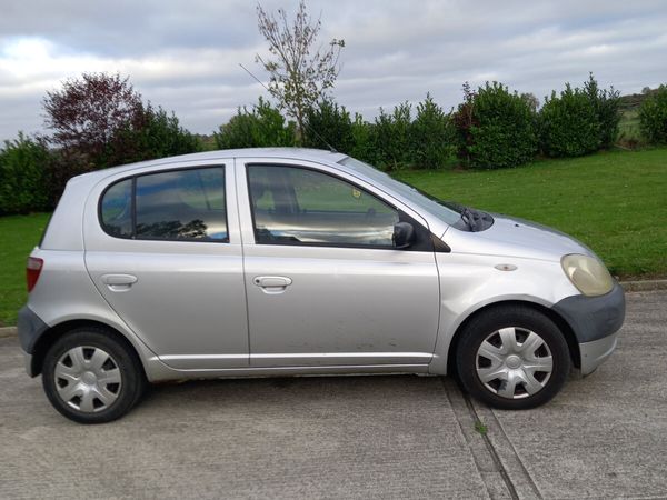 Toyota Yaris Hatchback, Petrol, 2000, Silver