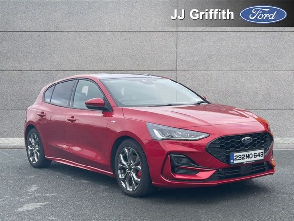 Ford Focus Hatchback, Petrol, 2023, Red