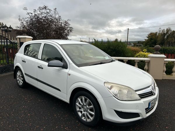 Vauxhall Vectra Hatchback, Diesel, 2009, White