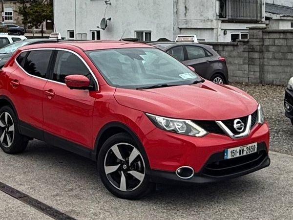 Nissan Qashqai Hatchback, Diesel, 2015, Red