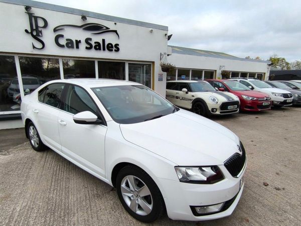Skoda Octavia Hatchback, Diesel, 2016, White