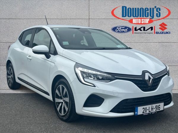 Renault Clio Hatchback, Petrol, 2021, White