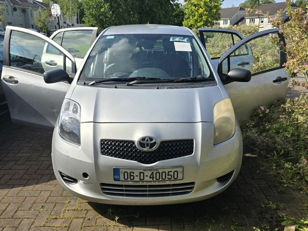 Toyota Yaris Hatchback, Petrol, 2006, Silver