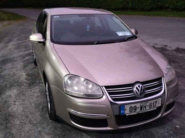 Volkswagen Jetta Saloon, Diesel, 2009, Beige
