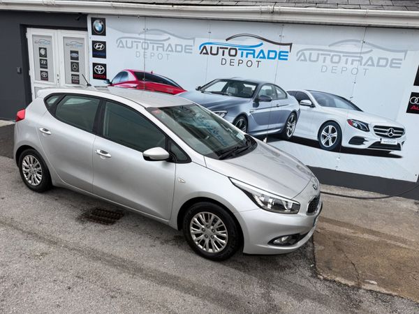 Kia Ceed Hatchback, Petrol, 2015, Silver