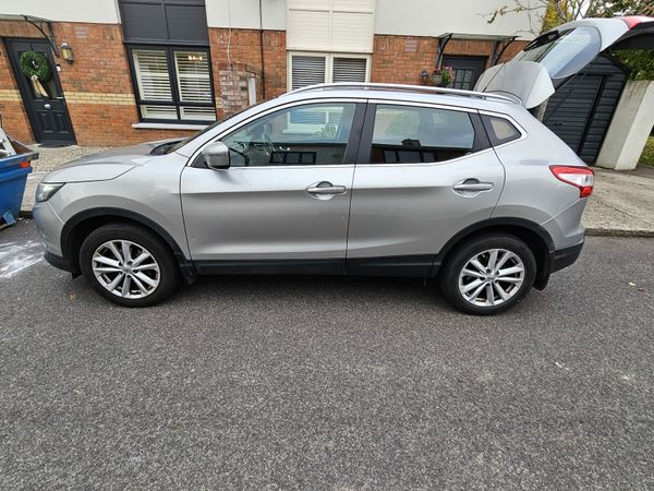 Nissan Qashqai Hatchback, Diesel, 2016, Silver