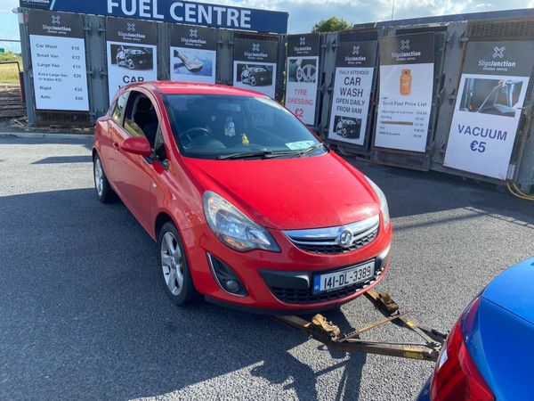 Vauxhall Corsa Hatchback, Diesel, 2014, Red