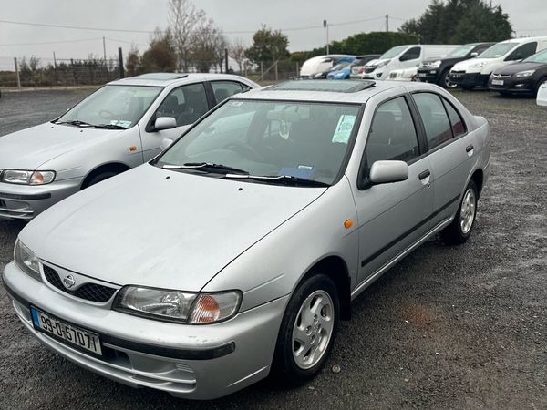 Nissan Almera Saloon, Petrol, 1999, Silver