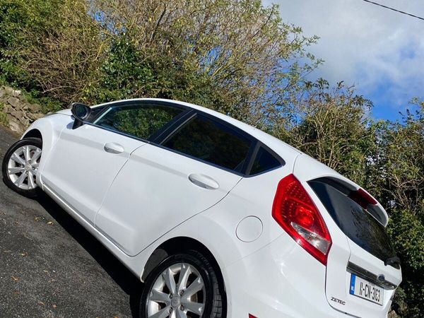 Ford Fiesta Hatchback, Petrol, 2011, White