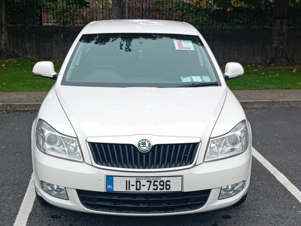 Skoda Octavia Hatchback, Petrol, 2011, White