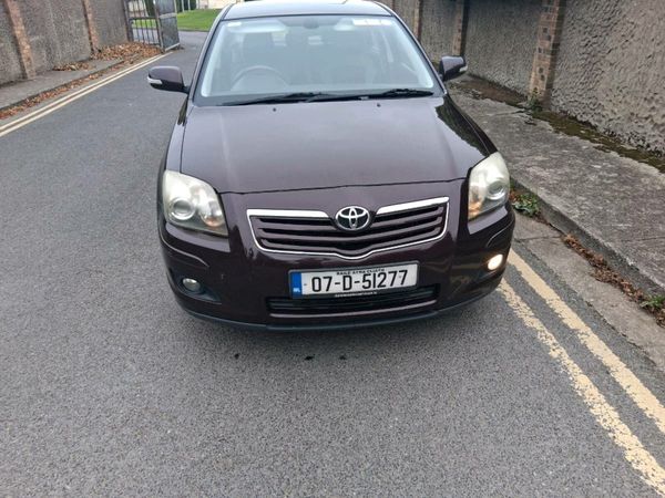 Toyota Avensis Saloon, Petrol, 2007, Red