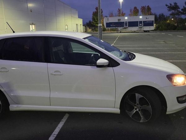 Volkswagen Polo Hatchback, Diesel, 2010, White