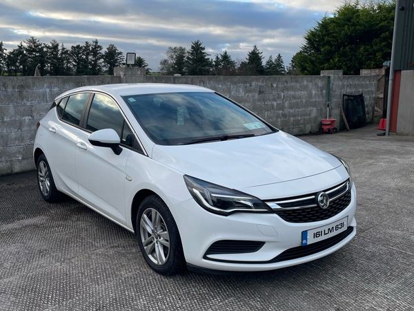 Vauxhall Astra Hatchback, Diesel, 2016, White