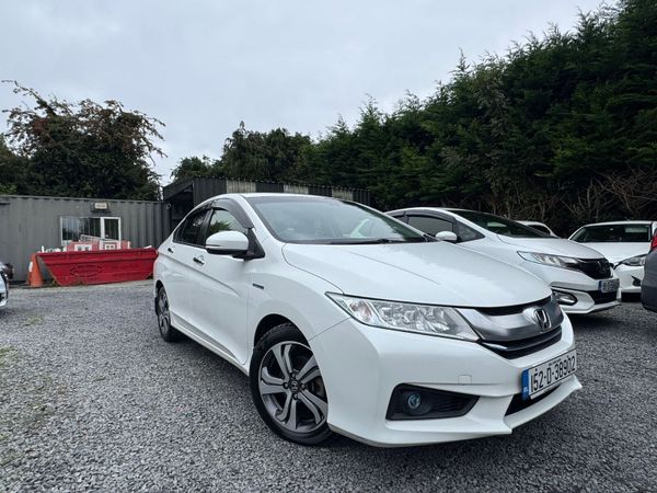 Honda Grace Saloon, Petrol Hybrid, 2015, White