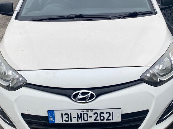 Hyundai i20 Hatchback, Diesel, 2013, White