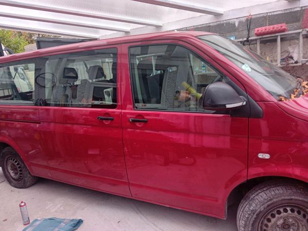 Volkswagen Shuttle MPV, Diesel, 2015, Red