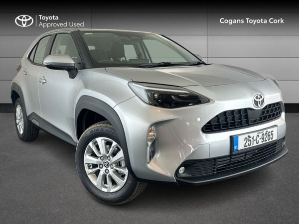 Toyota Yaris Cross Hatchback, Petrol Hybrid, 2025, Silver