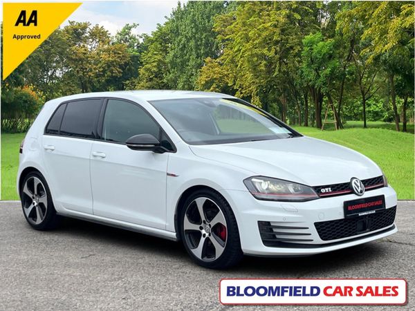 Volkswagen Golf Hatchback, Petrol, 2017, White