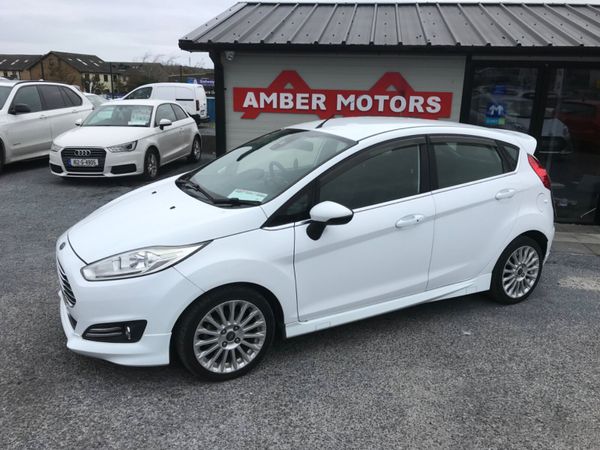 Ford Fiesta Hatchback, Petrol, 2015, White