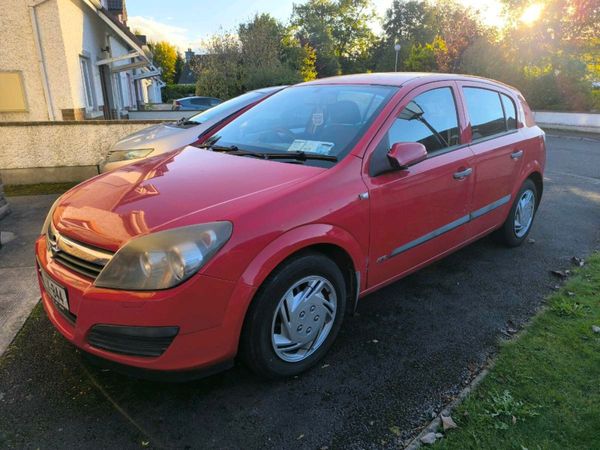 Opel Astra Hatchback, Petrol, 2007, Red