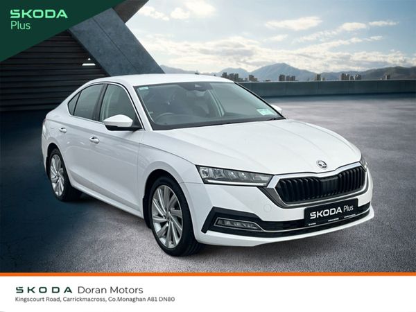 Skoda Octavia Hatchback, Petrol, 2021, White
