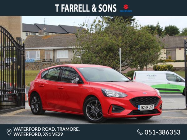 Ford Focus Hatchback, Petrol, 2019, Red