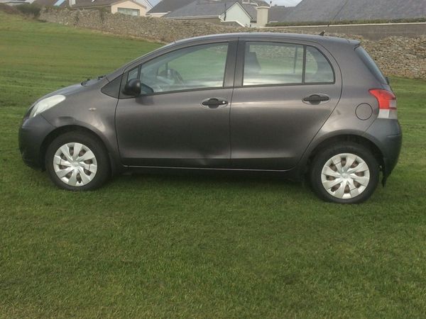 Toyota Yaris Hatchback, Petrol, 2010, Grey