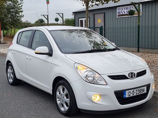 Hyundai i20 Hatchback, Petrol, 2012, White
