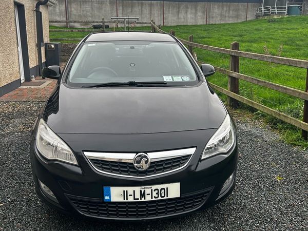 Vauxhall Astra Hatchback, Petrol, 2011, Black