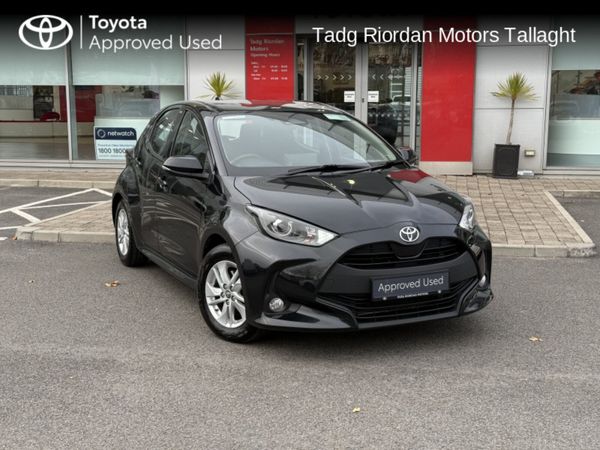 Toyota Yaris Hatchback, Petrol Hybrid, 2025, Black