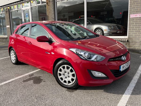 Hyundai i30 Hatchback, Petrol, 2014, Red