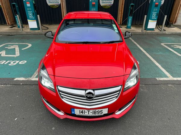 Opel Insignia Saloon, Diesel, 2014, Red