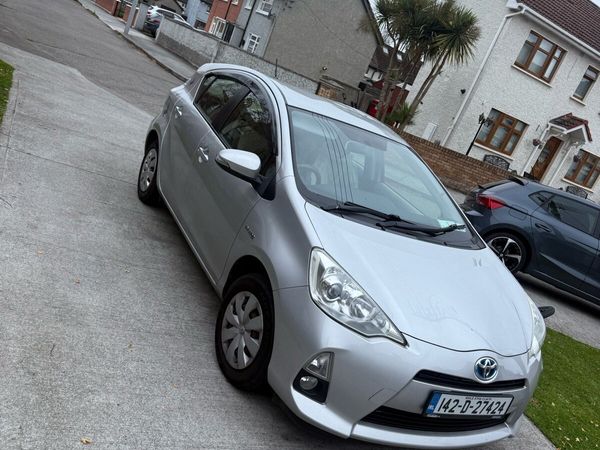 Toyota Aqua Hatchback, Petrol Hybrid, 2014, Silver