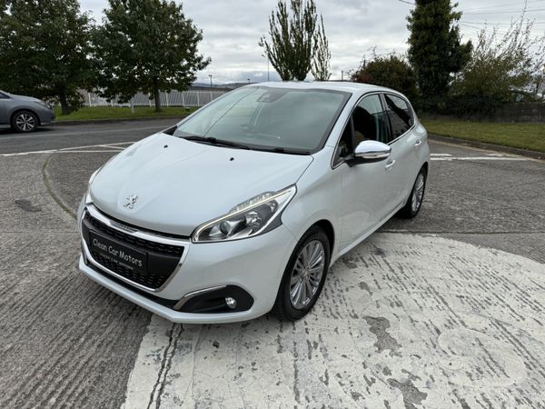 Peugeot 208 Hatchback, Petrol, 2016, White