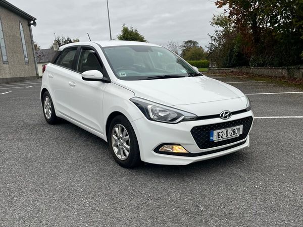 Hyundai i20 Hatchback, Petrol, 2016, White