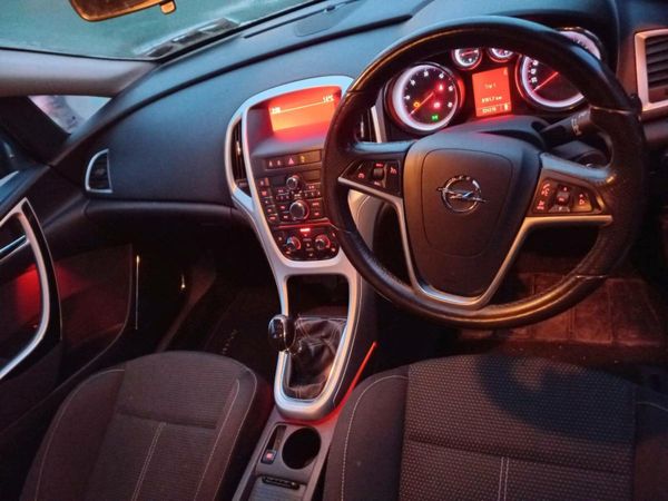 Opel Astra Hatchback, Diesel, 2010, Grey
